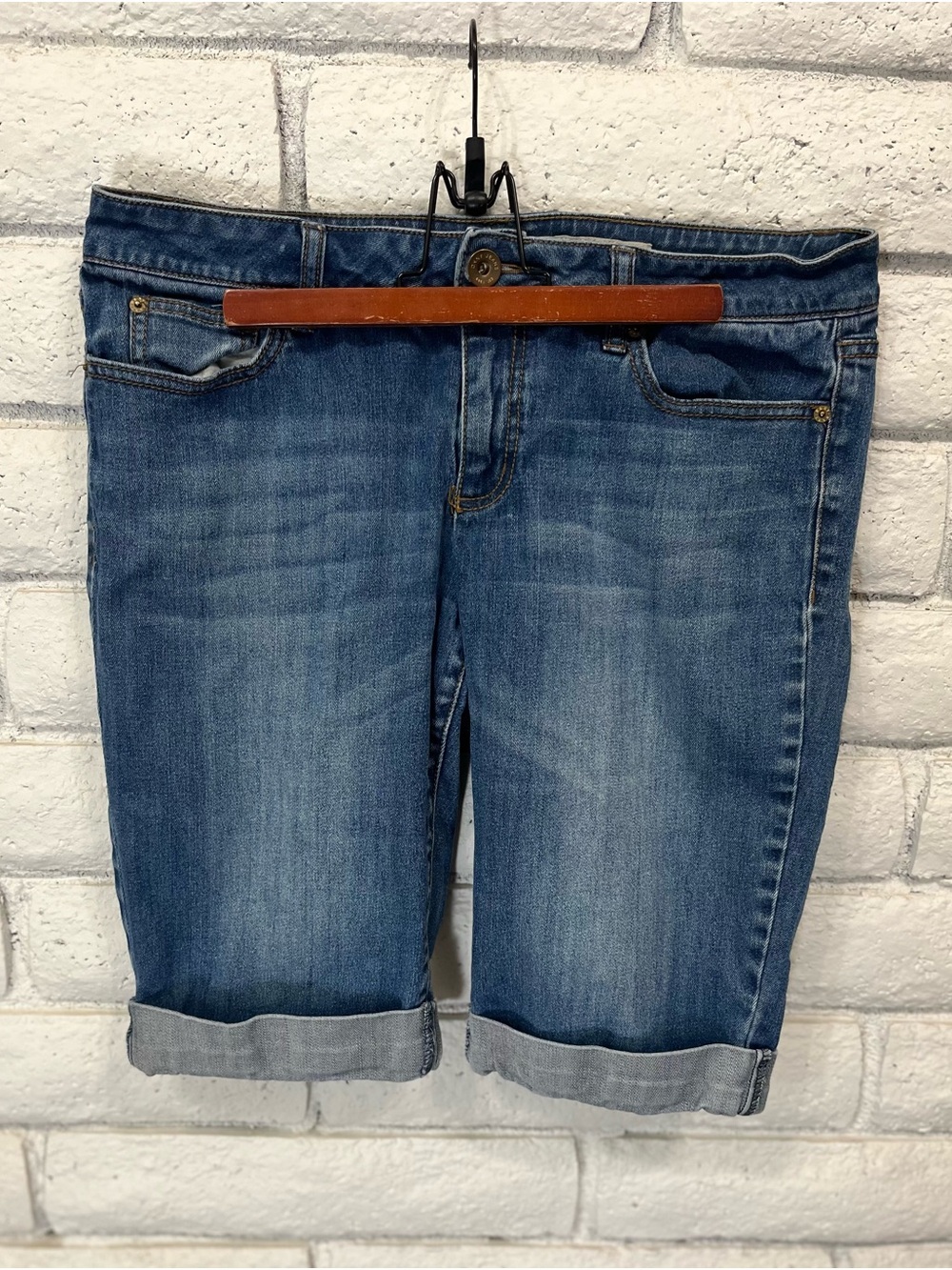 DKNY Jeans Denim Bermuda Shorts Cuffed Stretch Mid Rise Women’s Size 14